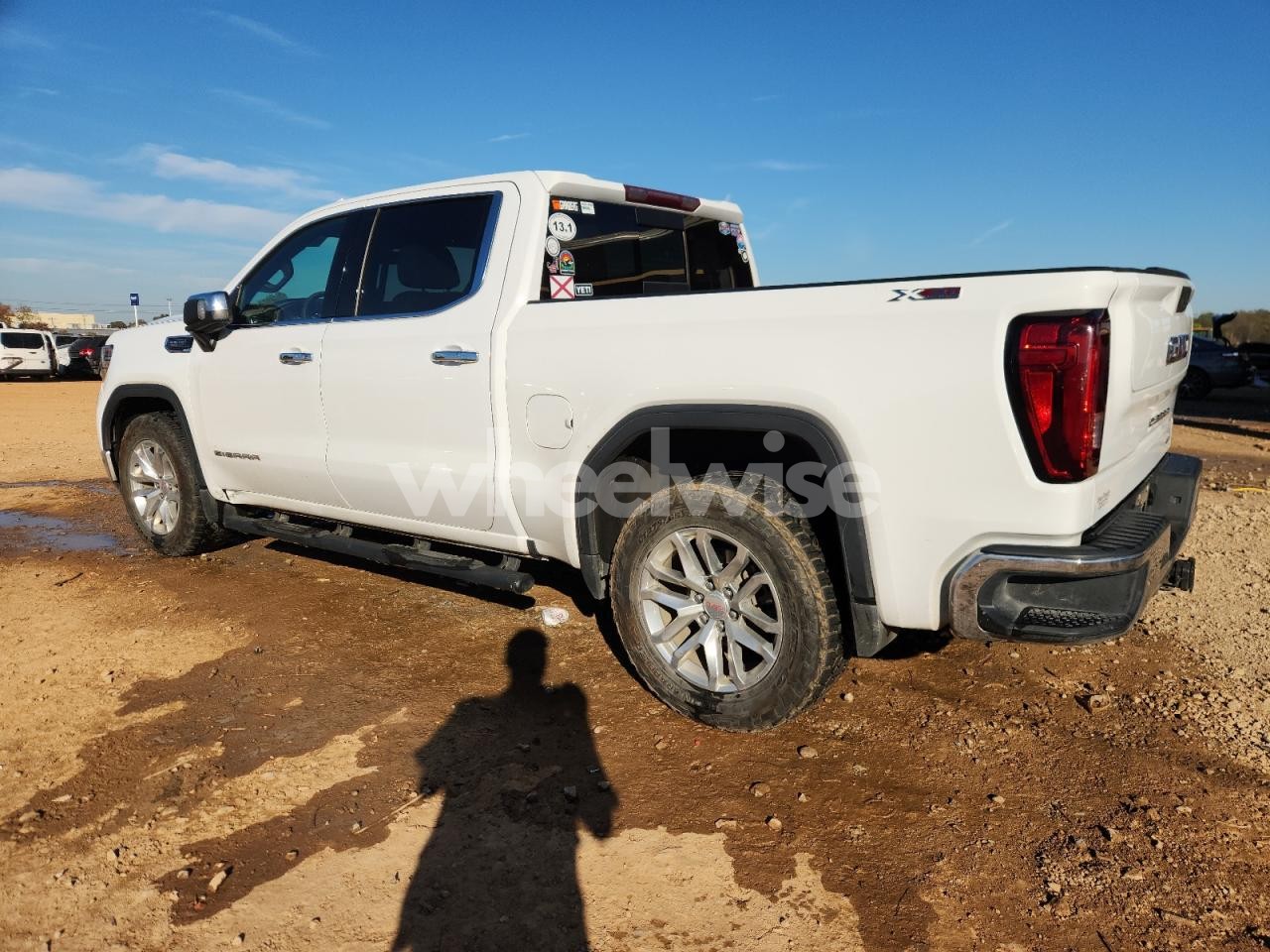Photo 2 of 2022 GMC SIERRA LIMITED K1500 SLT (VIN 3GTU9DED8NG158678)