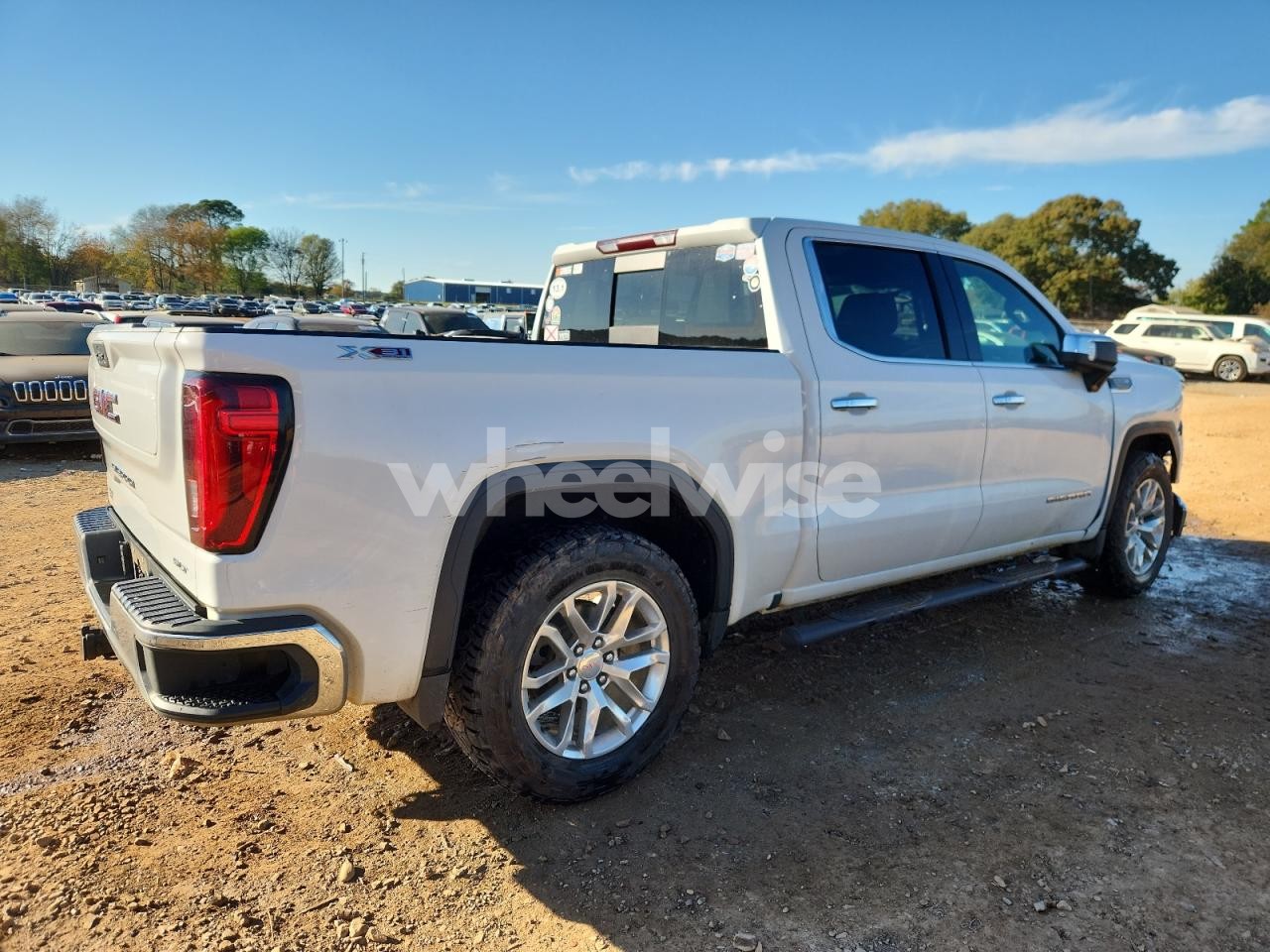 Photo 3 of 2022 GMC SIERRA LIMITED K1500 SLT (VIN 3GTU9DED8NG158678)
