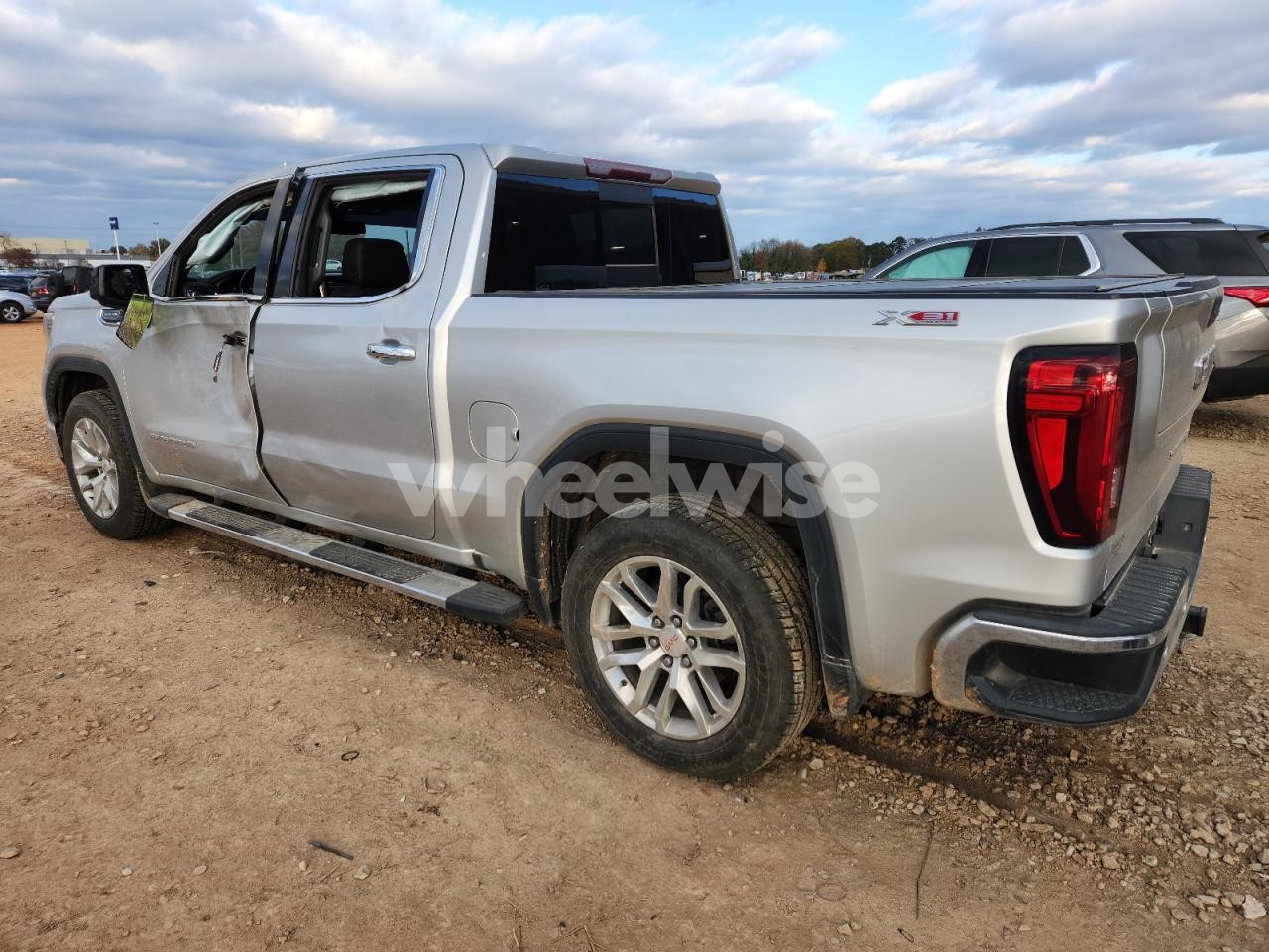 Photo 2 of 2019 GMC SIERRA K1500 SLT (VIN 3GTU9DED9KG241001)
