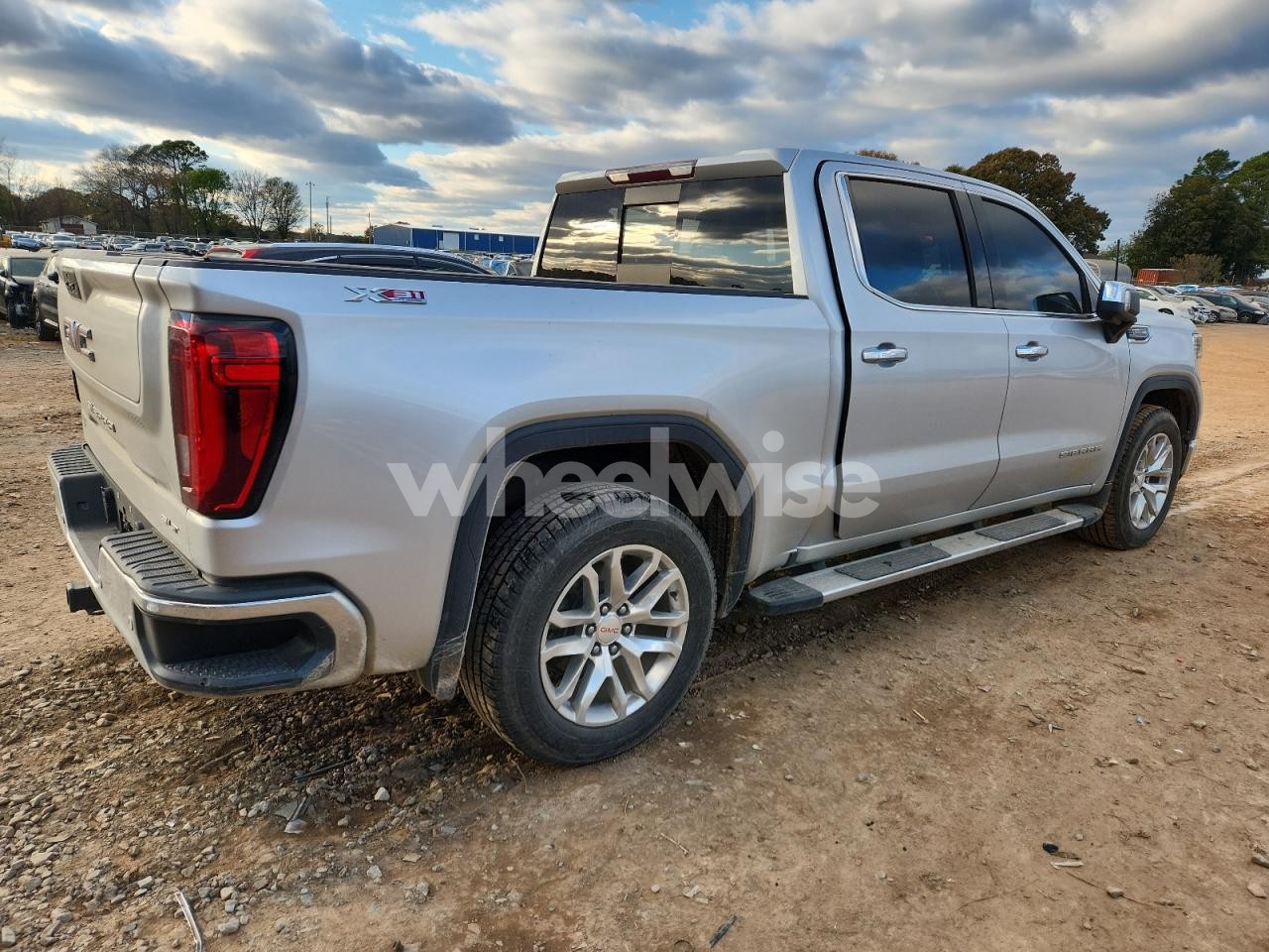 Photo 3 of 2019 GMC SIERRA K1500 SLT (VIN 3GTU9DED9KG241001)