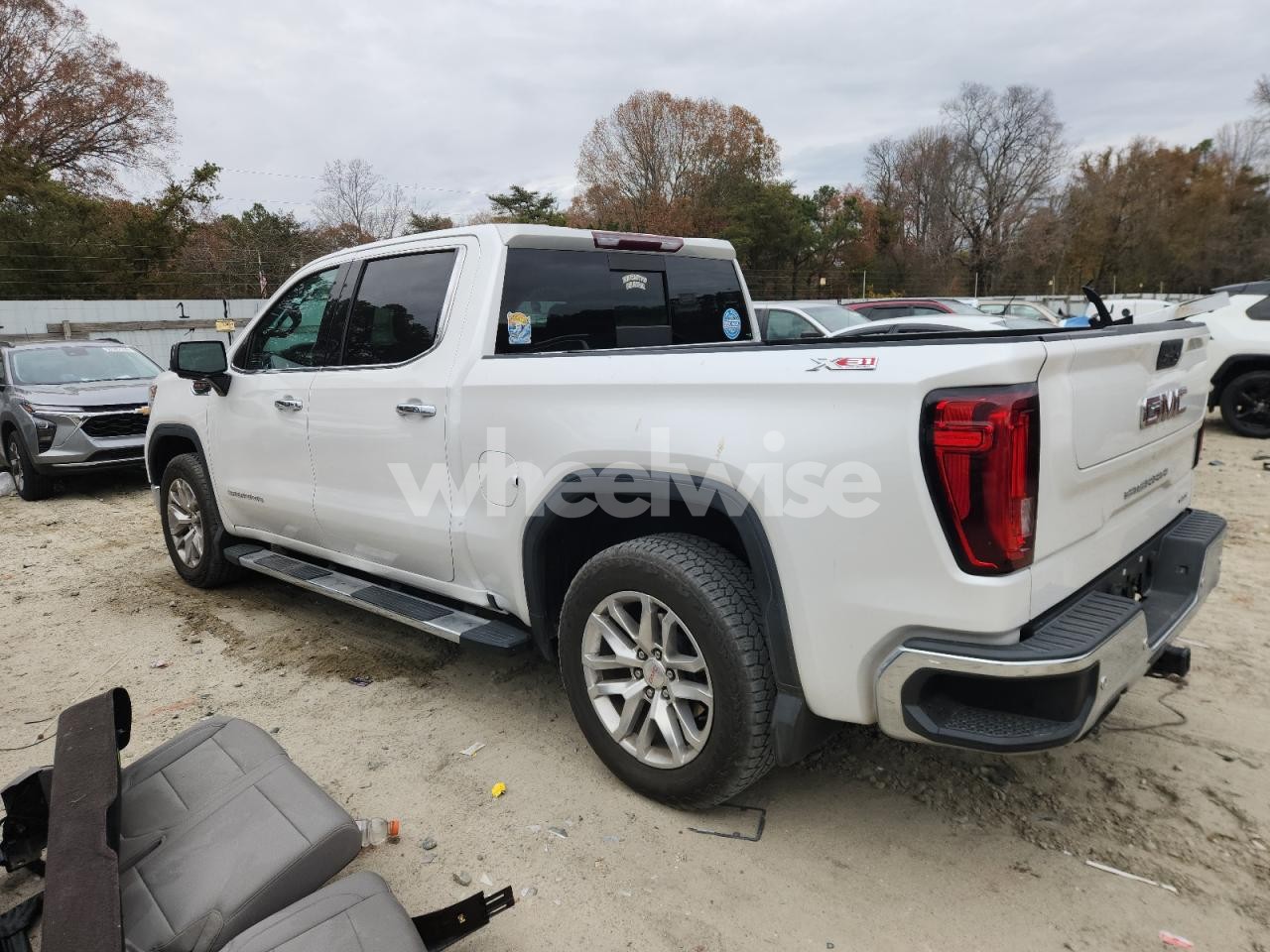 Photo 2 of 2020 GMC SIERRA K1500 SLT (VIN 3GTU9DEL9LG110353)