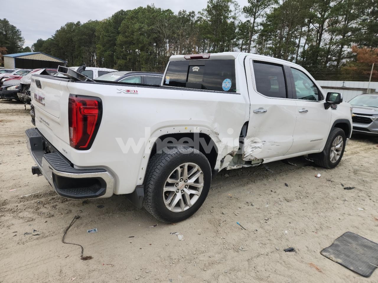 Photo 3 of 2020 GMC SIERRA K1500 SLT (VIN 3GTU9DEL9LG110353)