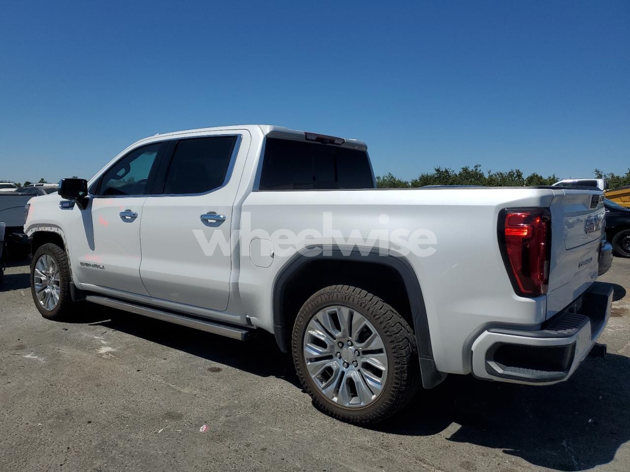 Photo 2 of 2021 GMC SIERRA K1500 DENALI (VIN 3GTU9FET4MG136081)