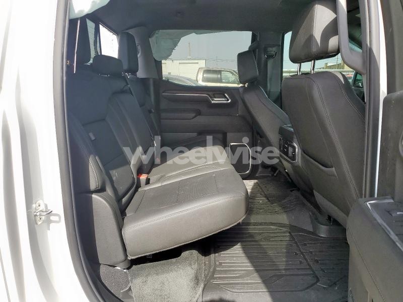 Photo 3 of 2024 GMC SIERRA K1500 SLT (VIN 3GTUUDE88RG266953)