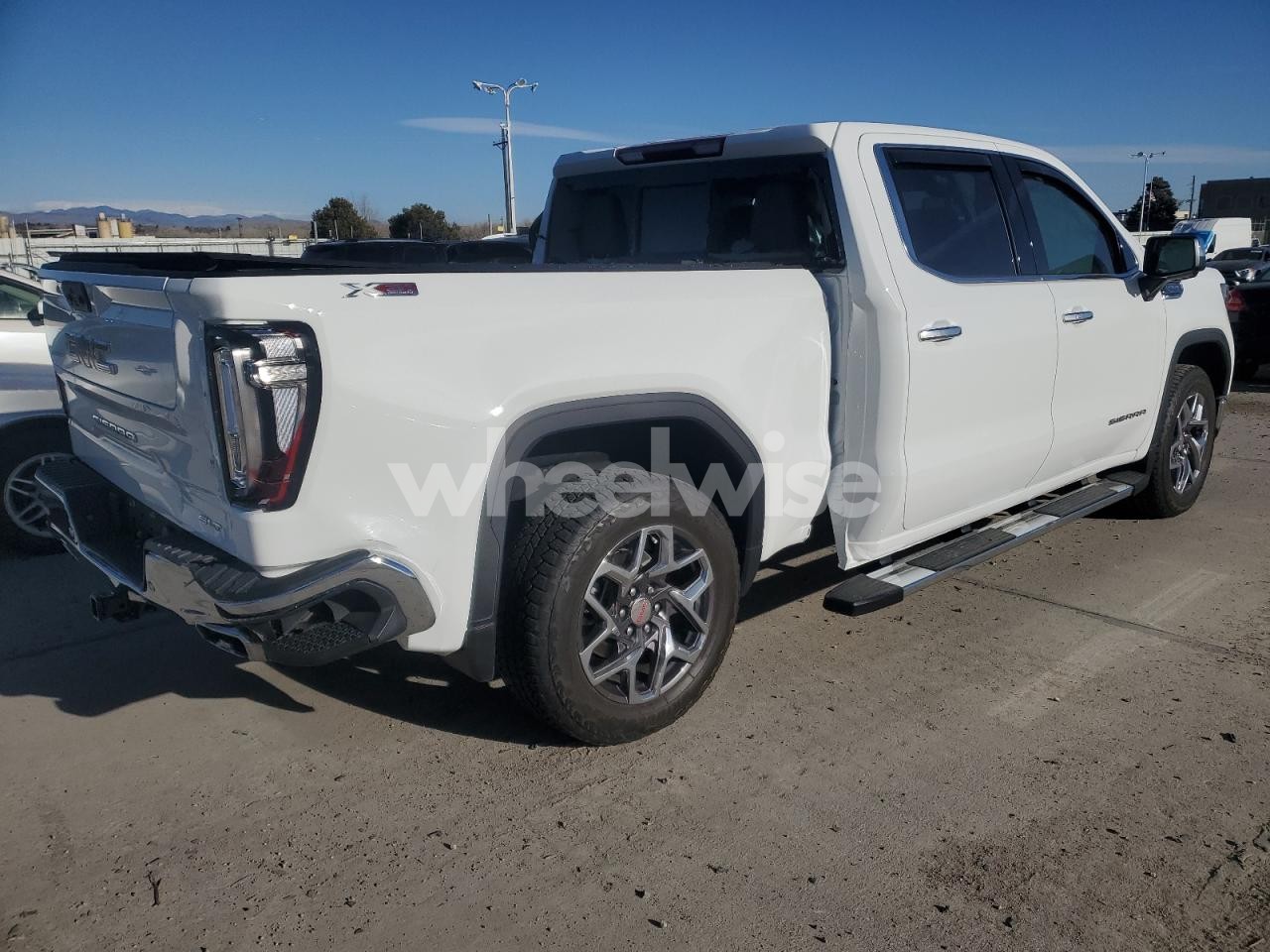 Photo 3 of 2024 GMC SIERRA K1500 SLT (VIN 3GTUUDED1RG350691)