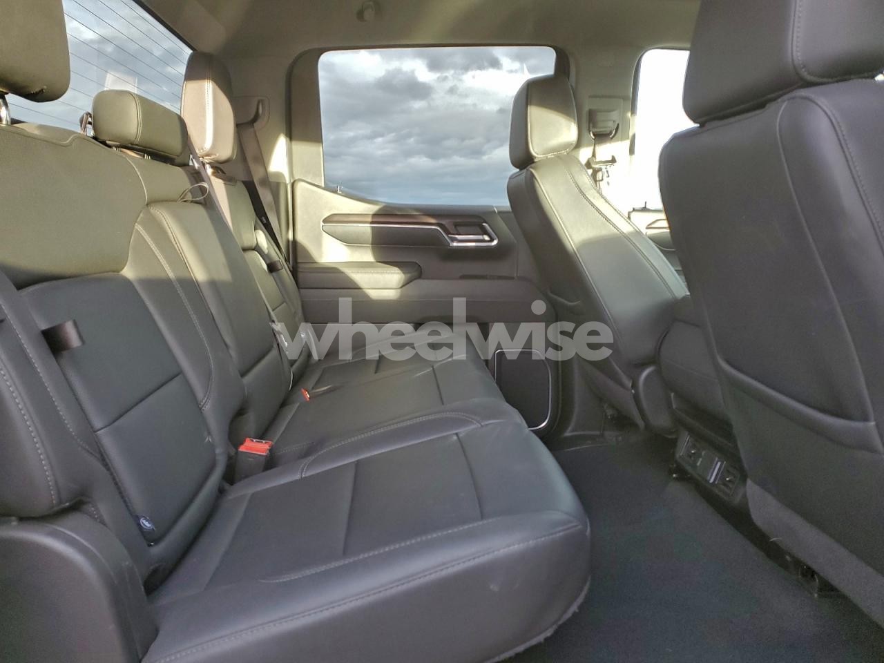 Photo 10 of 2025 GMC SIERRA K1500 SLT (VIN 3GTUUDED4SG189680)