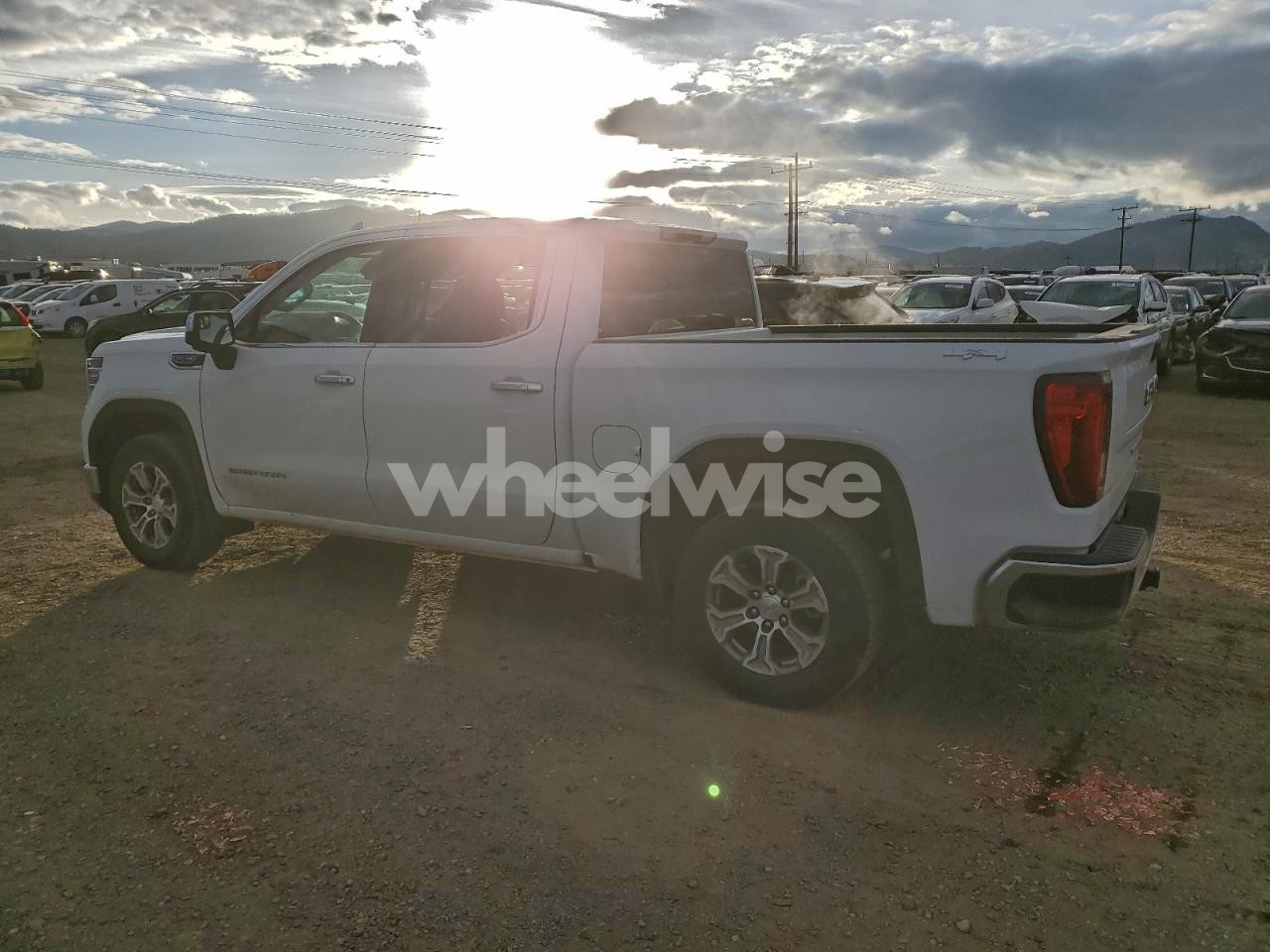 Photo 2 of 2025 GMC SIERRA K1500 SLT (VIN 3GTUUDED4SG189680)