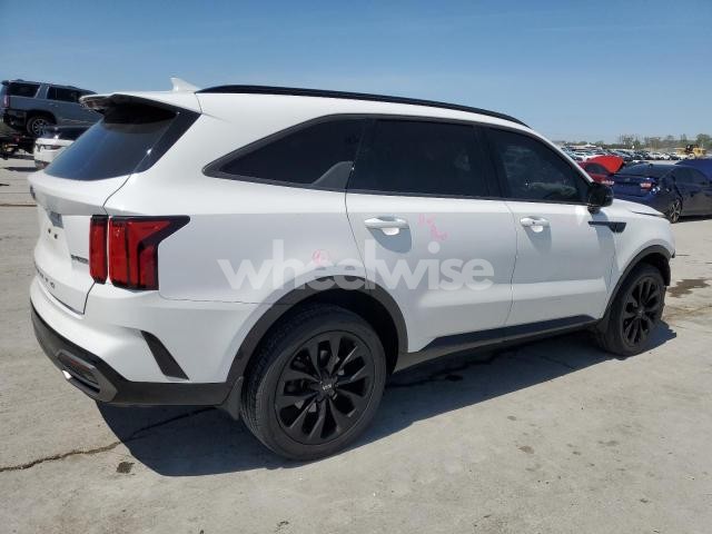 Photo 2 of 2021 KIA SORENTO SX (VIN 3GTUUDED4SG242913)