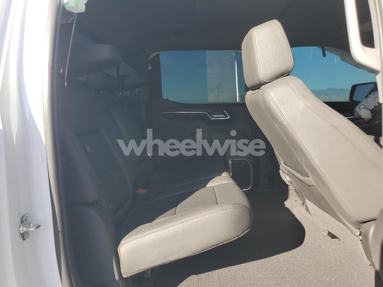 Photo 10 of 2025 GMC SIERRA K1500 SLT (VIN 3GTUUDEDXSG166615)