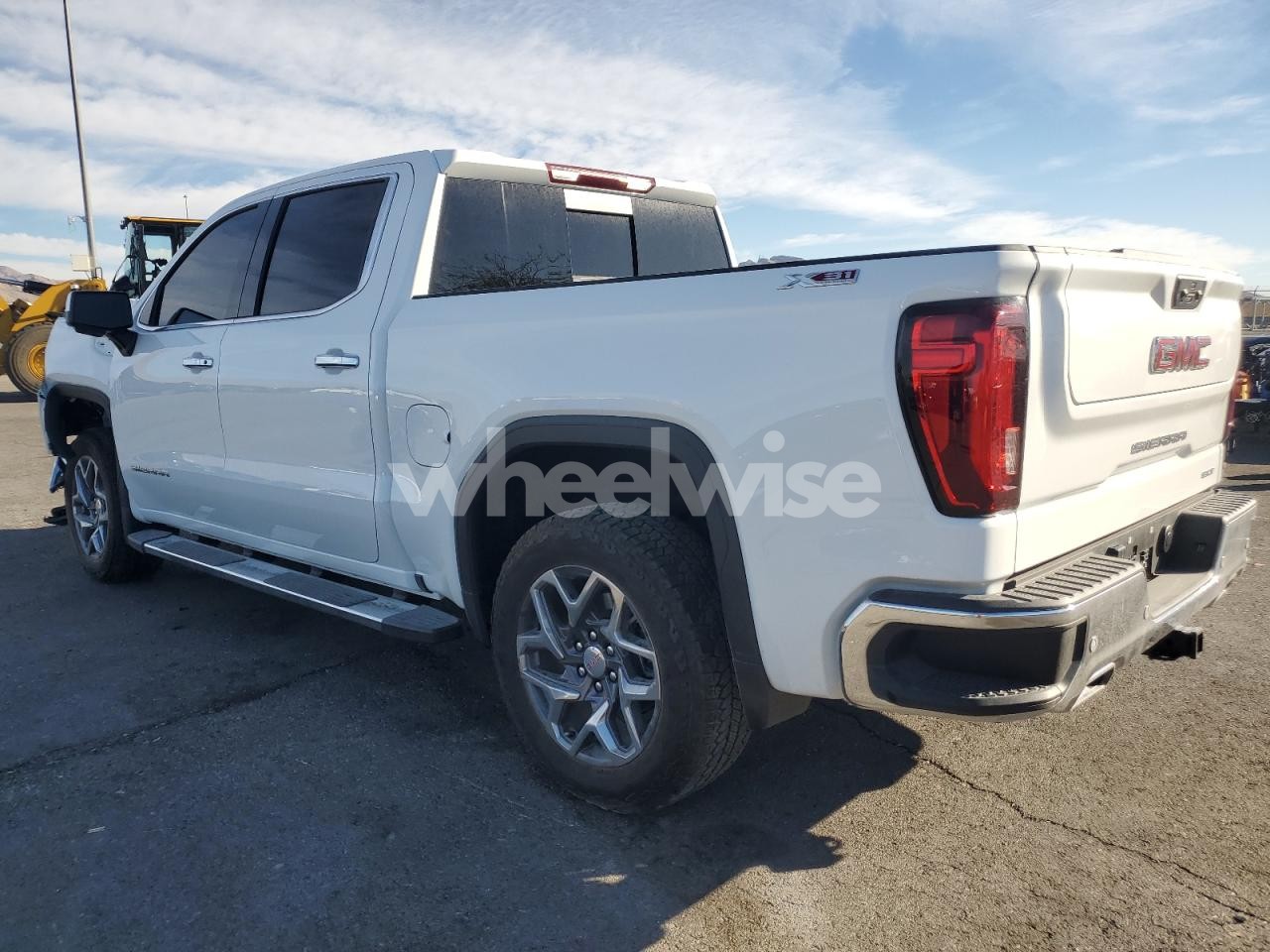 Photo 2 of 2025 GMC SIERRA K1500 SLT (VIN 3GTUUDEDXSG166615)