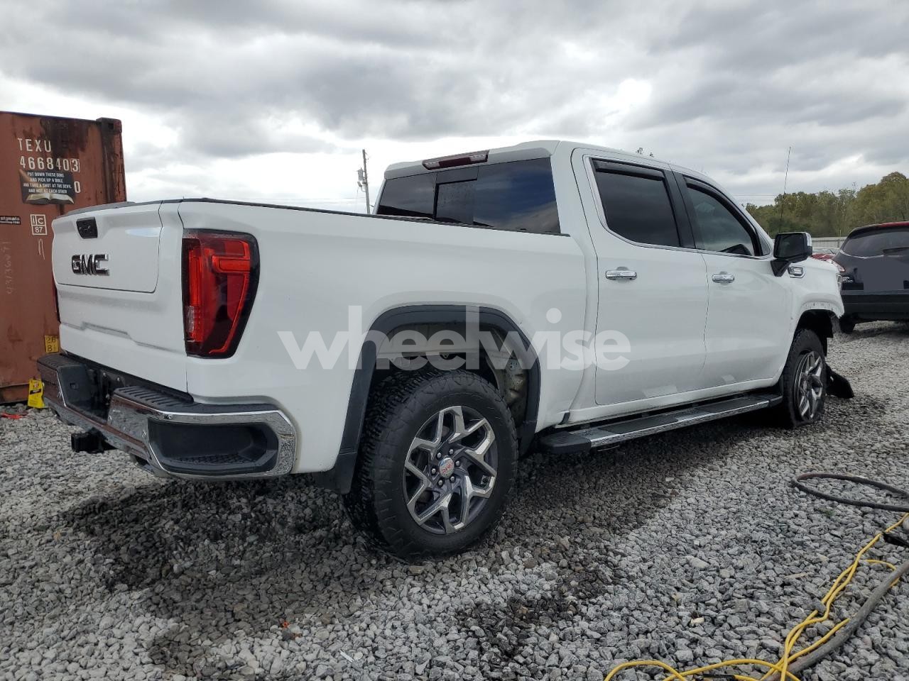 Photo 3 of 2022 GMC SIERRA K1500 SLT (VIN 3GTUUDET1NG530934)