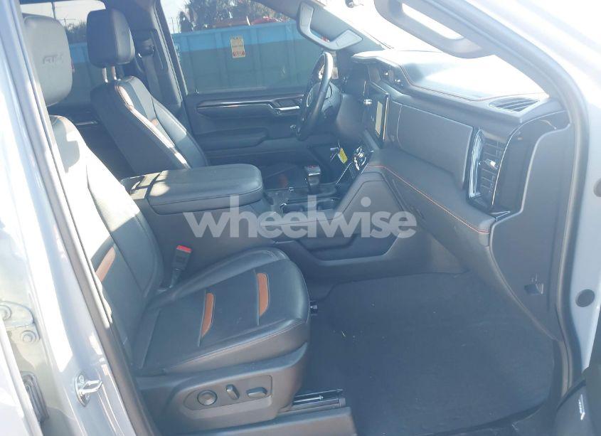 Photo 5 of 2024 Gmc Sierra 1500 (VIN 3GTUUEE88RG194335)