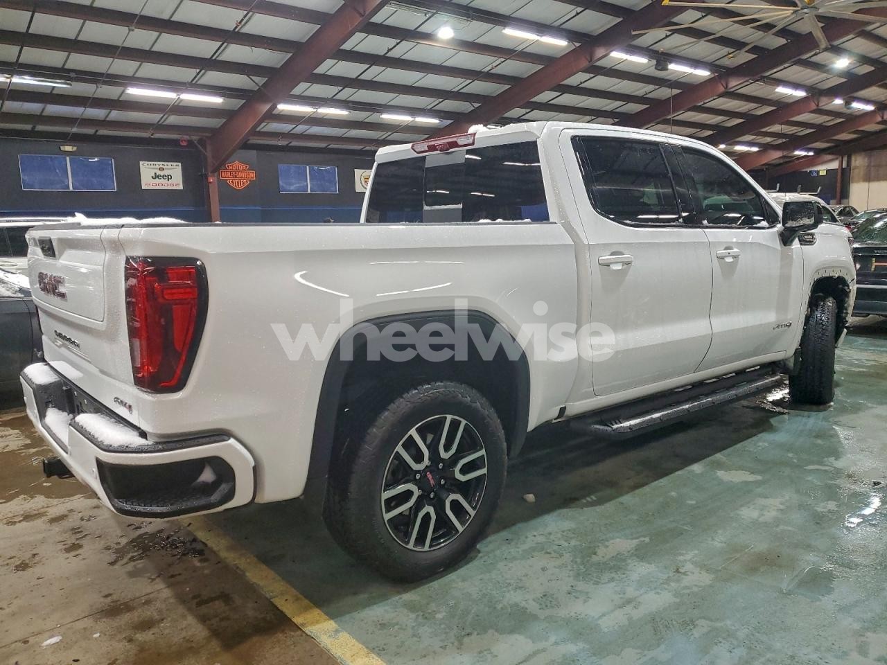 Photo 3 of 2025 GMC SIERRA K1500 AT4 (VIN 3GTUUEE8XSG238308)