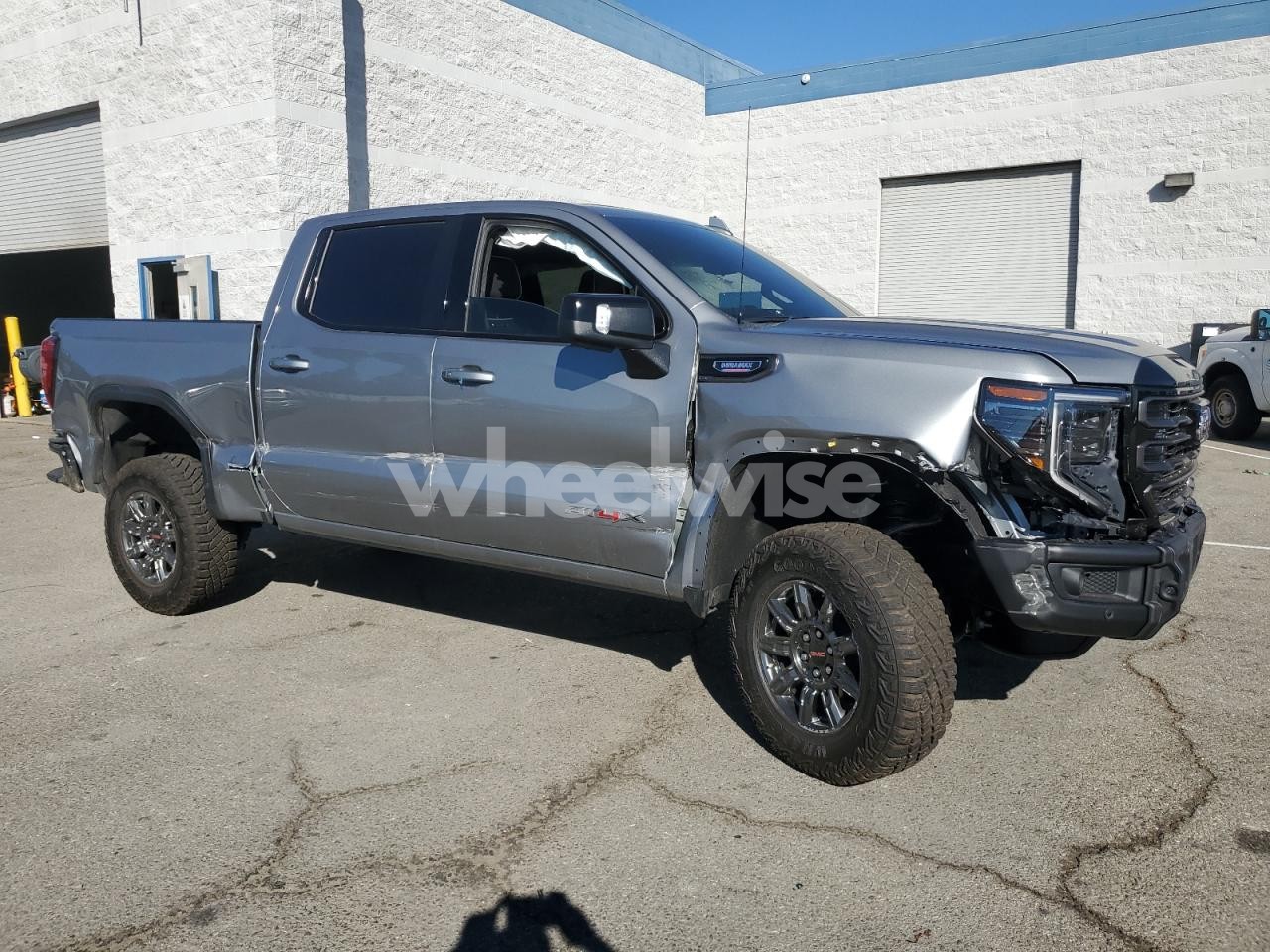Photo 4 of 2025 GMC SIERRA K1500 AT4X (VIN 3GTUUFE82SG338439)