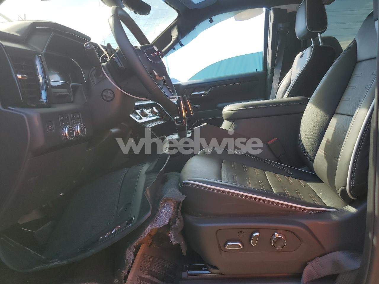 Photo 7 of 2025 GMC SIERRA K1500 AT4X (VIN 3GTUUFE82SG338439)