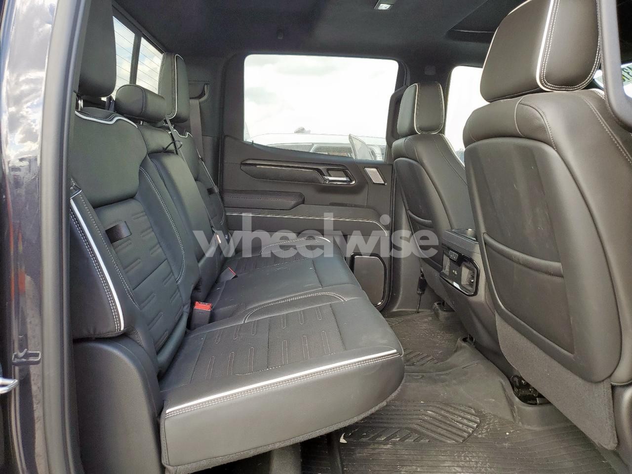 Photo 10 of 2024 GMC SIERRA K1500 AT4X (VIN 3GTUUFEL1RG110334)