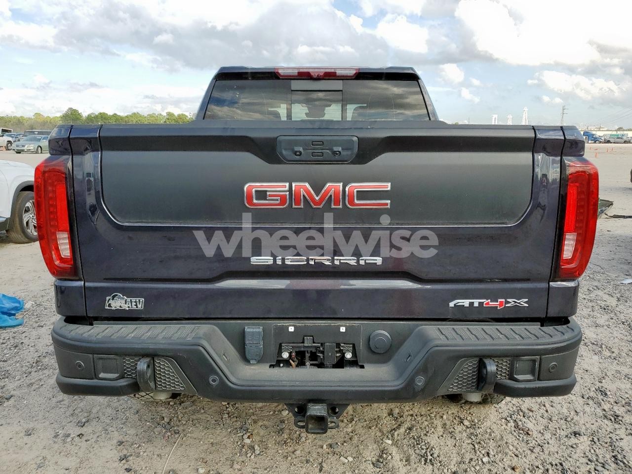 Photo 6 of 2024 GMC SIERRA K1500 AT4X (VIN 3GTUUFEL1RG110334)