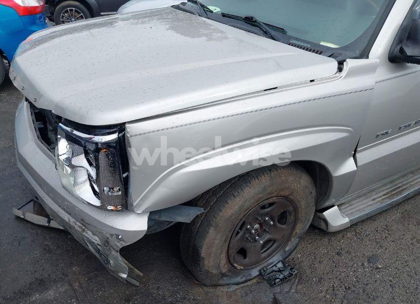 Photo 6 of 2005 Cadillac Escalade ESV STANDARD (VIN 3GYFK66N55G224467)