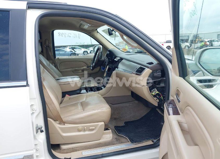 Photo 5 of 2010 Cadillac Escalade EXT STANDARD (VIN 3GYVKLEF4AG171775)