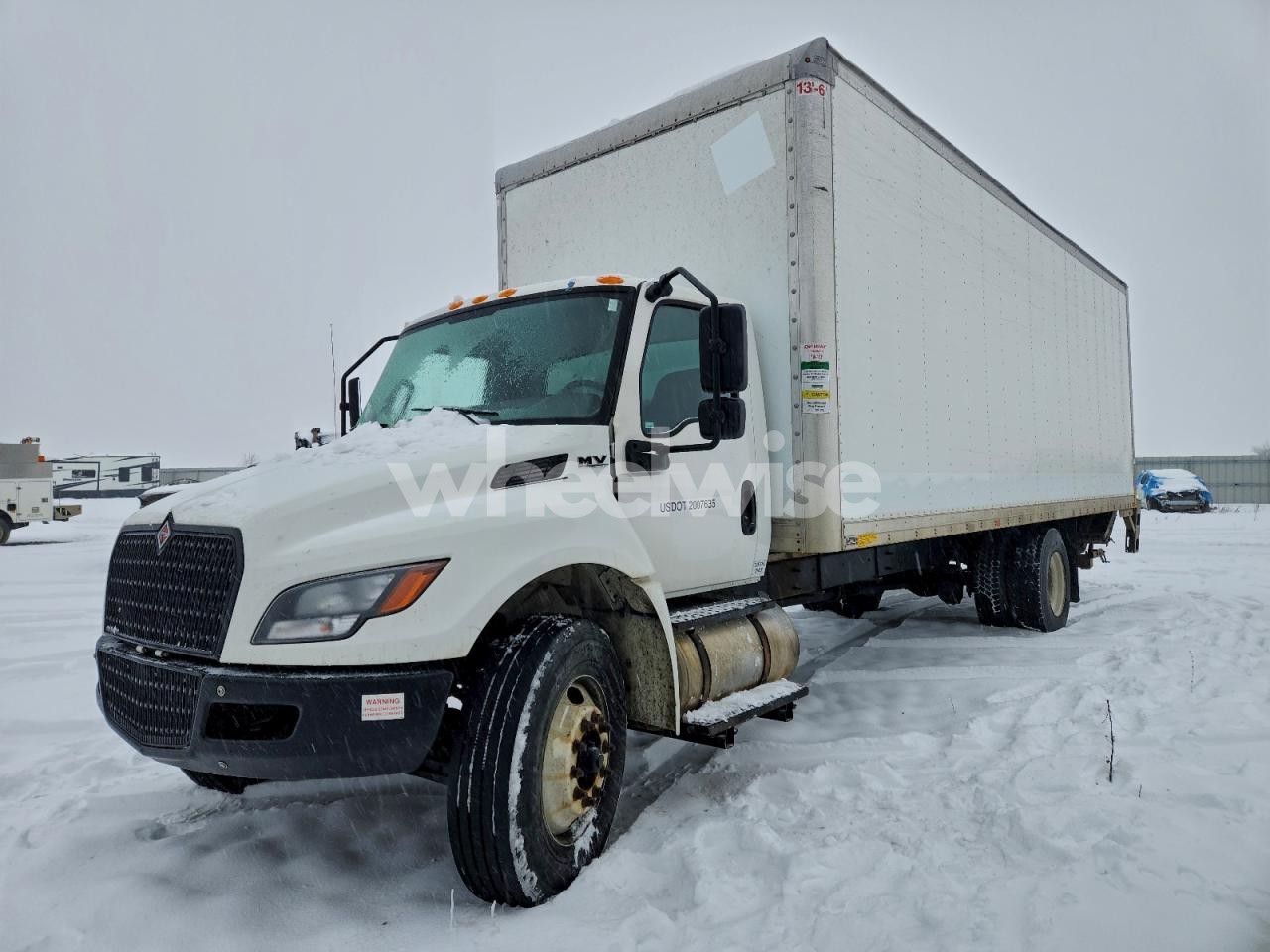 Photo 2 of 2023 INTERNATIONAL MV607 BOX TRUCK (VIN 3HAEUMML0PL754739)