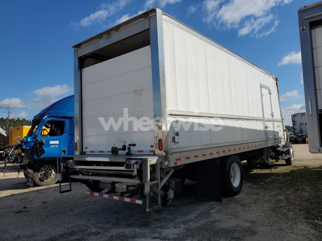 Photo 3 of 2023 INTERNATIONAL MV607 (VIN 3HAEUMML0RL761127)