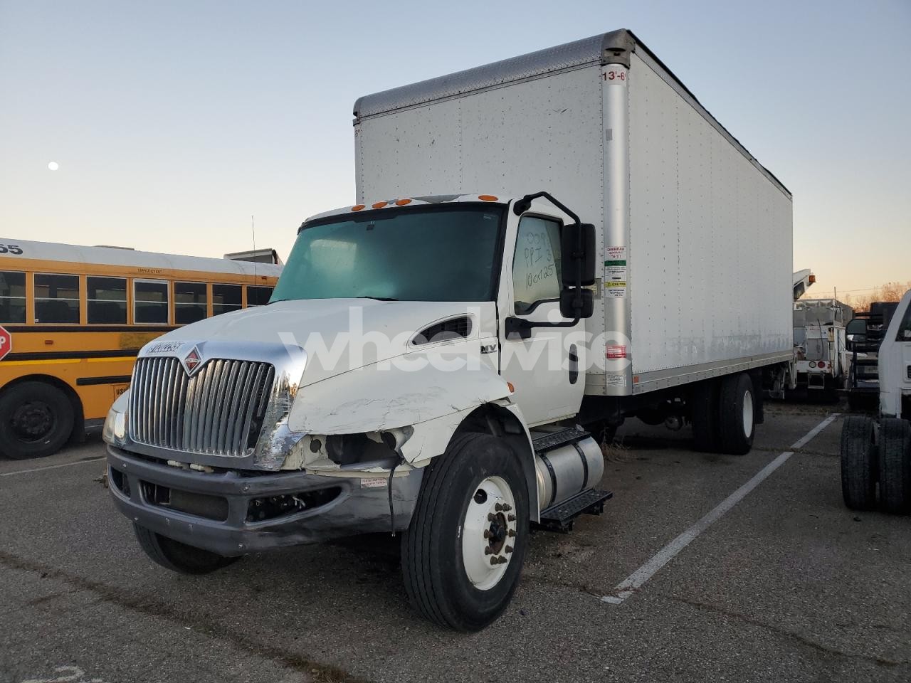 Photo 2 of 2021 INTERNATIONAL MV607 BOX TRUCK (VIN 3HAEUMML5ML200091)