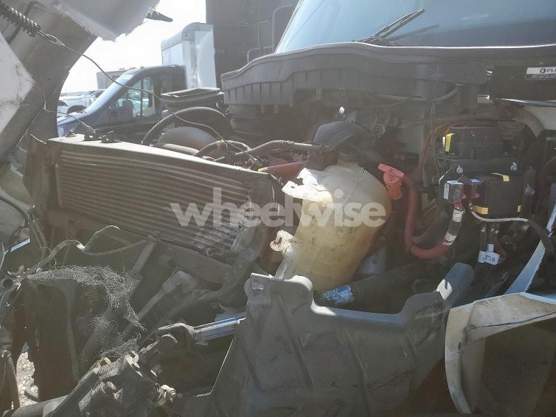 Photo 2 of 2022 INTERNATIONAL MV607 - BOX TRUCK (VIN 3HAEUMML6NL453356)