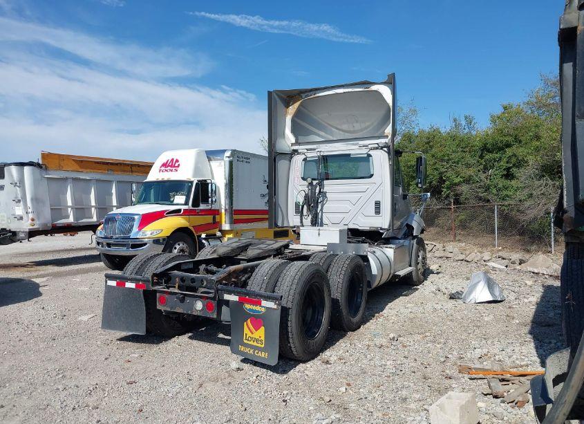 Photo 4 of 2017 International Prostar+ (VIN 3HCDJAPR6HL654107)