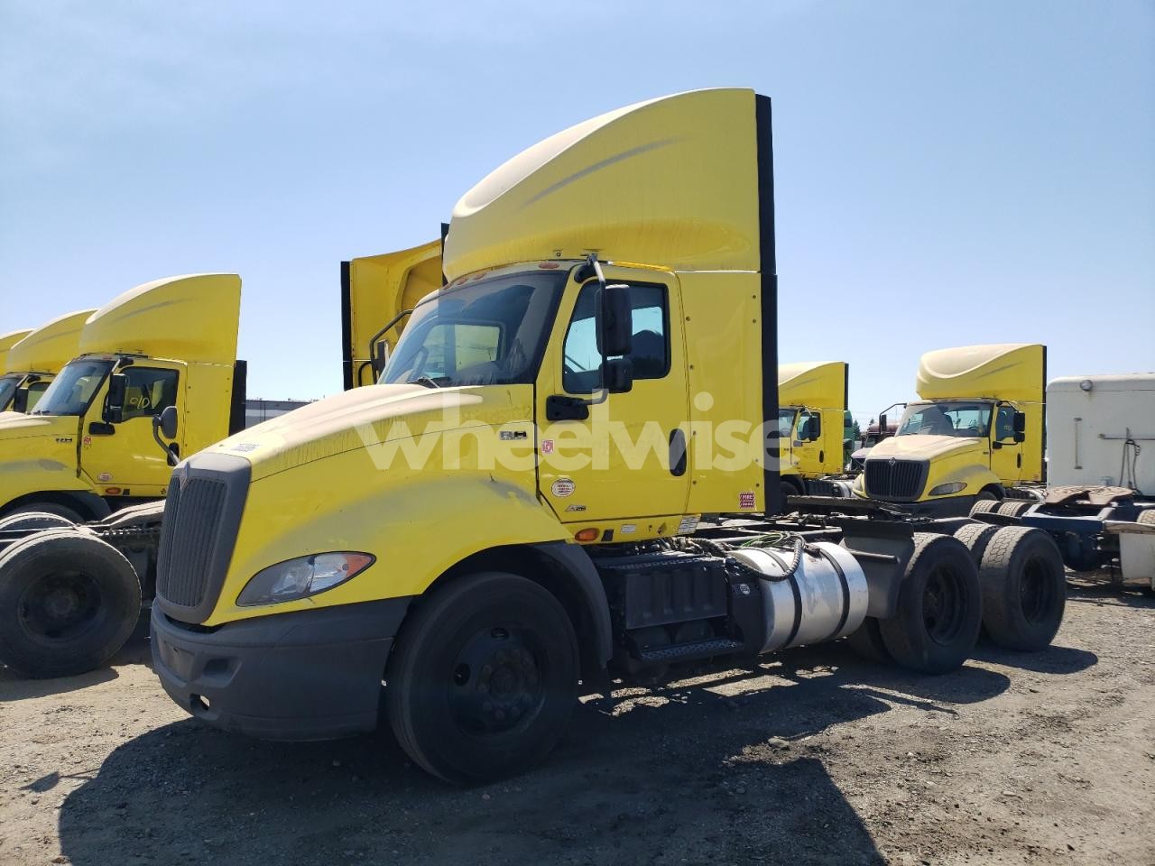 Photo 2 of 2018 INTERNATIONAL RH613 SEMI TRUCK (VIN 3HCDWTZRXJL637763)