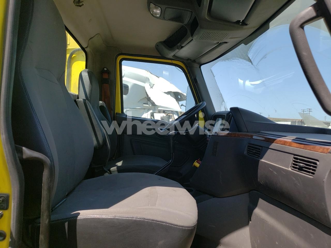 Photo 5 of 2018 INTERNATIONAL RH613 SEMI TRUCK (VIN 3HCDWTZRXJL637763)