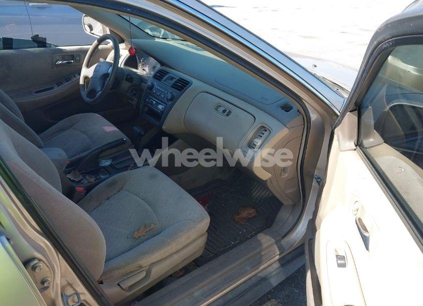 Photo 5 of 2002 Honda Accord 2.3 LX (VIN 3HGCG56412G702456)