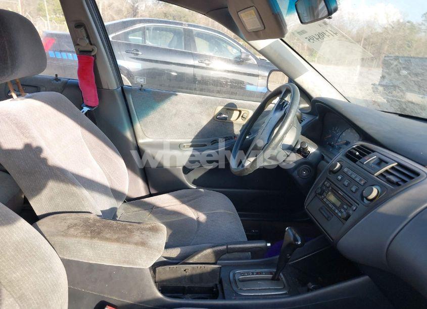 Photo 5 of 2002 Honda Accord 2.3 LX (VIN 3HGCG56442G701723)