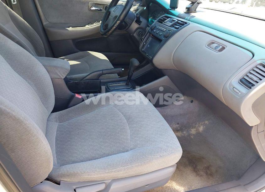 Photo 5 of 2002 Honda Accord 2.3 LX (VIN 3HGCG56462G703845)