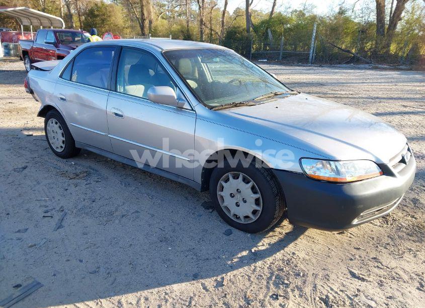 2002 Honda Accord 2.3 LX (VIN 3HGCG564X2G703511) main photo