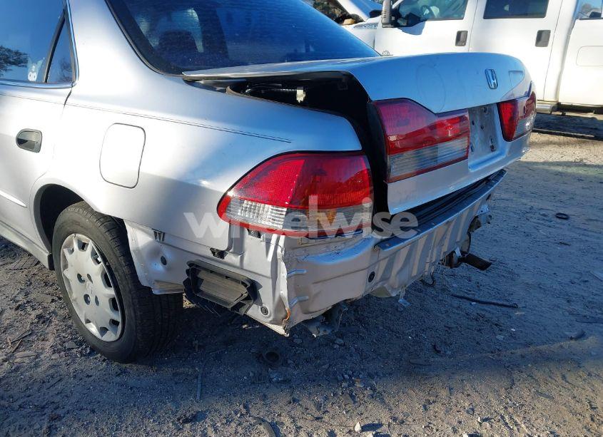 Photo 13 of 2002 Honda Accord 2.3 LX (VIN 3HGCG564X2G703511)