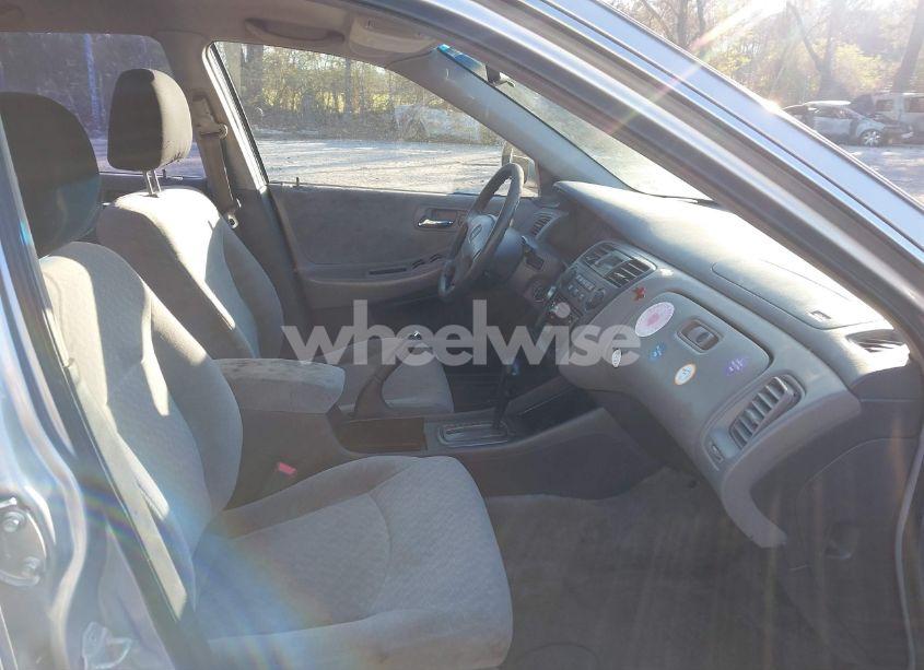 Photo 5 of 2002 Honda Accord 2.3 LX (VIN 3HGCG564X2G703511)