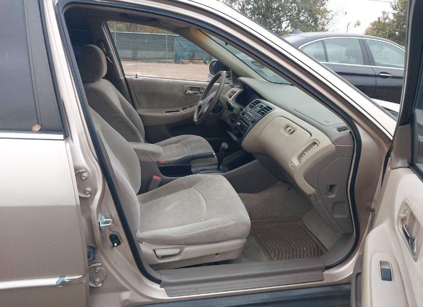 Photo 5 of 2001 Honda Accord 2.3 LX (VIN 3HGCG66501G701571)
