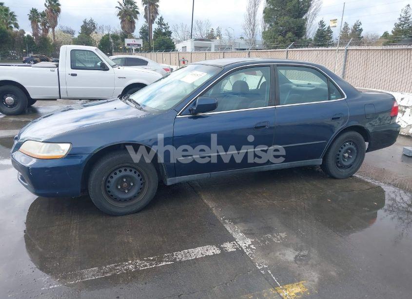 Photo 2 of 2000 Honda Accord SDN (VIN 3HGCG6650YG700852)