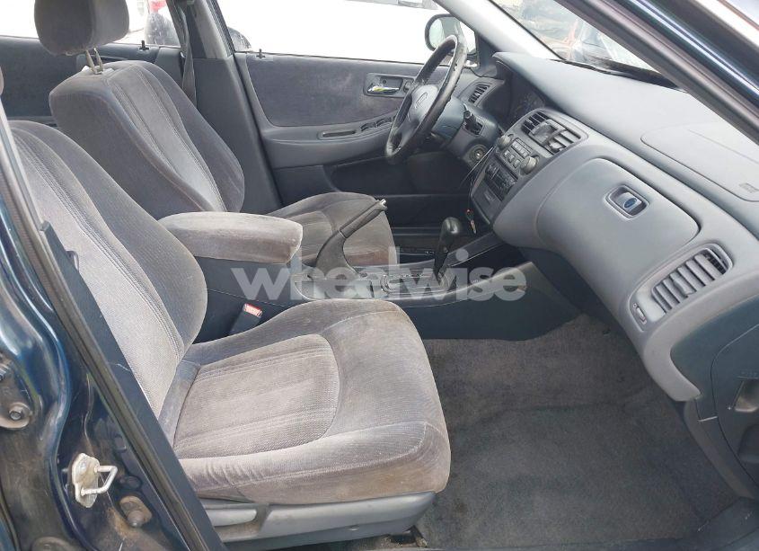 Photo 5 of 2000 Honda Accord SDN (VIN 3HGCG6650YG700852)