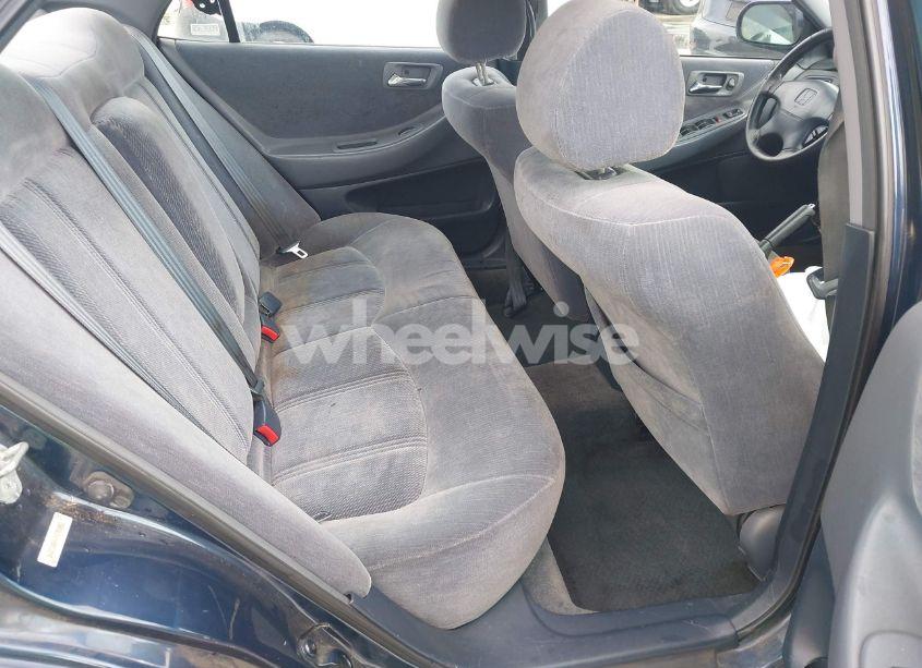 Photo 8 of 2000 Honda Accord SDN (VIN 3HGCG6650YG700852)