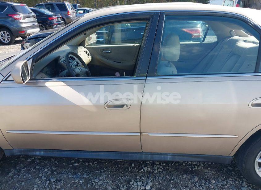 Photo 14 of 2001 Honda Accord 2.3 LX (VIN 3HGCG66511G711526)