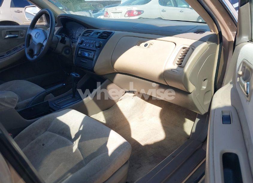 Photo 5 of 2001 Honda Accord 2.3 LX (VIN 3HGCG66511G711526)