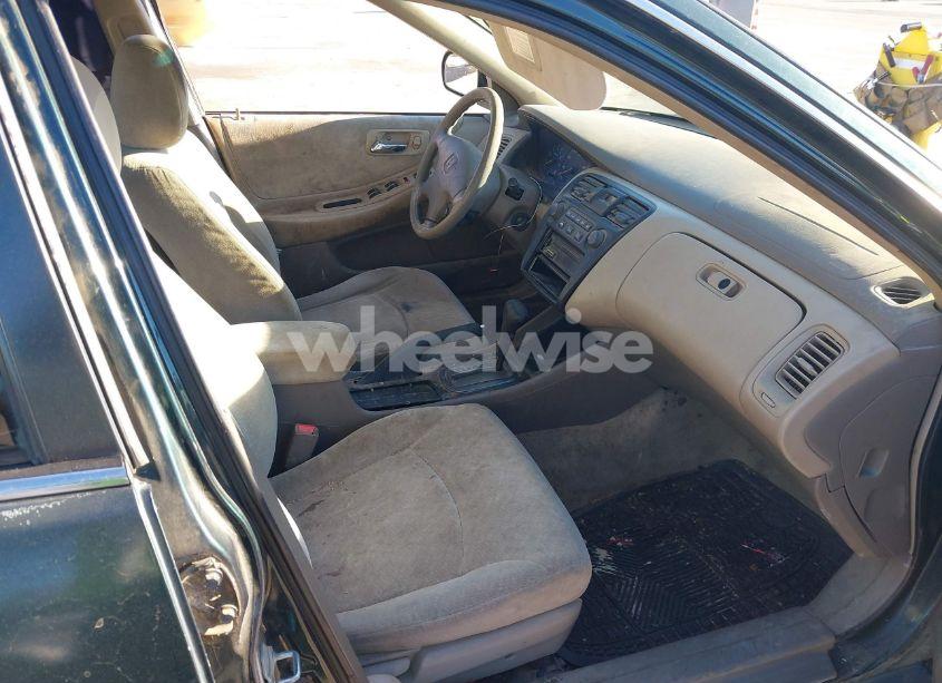 Photo 5 of 2001 Honda Accord 2.3 LX (VIN 3HGCG66531G703931)