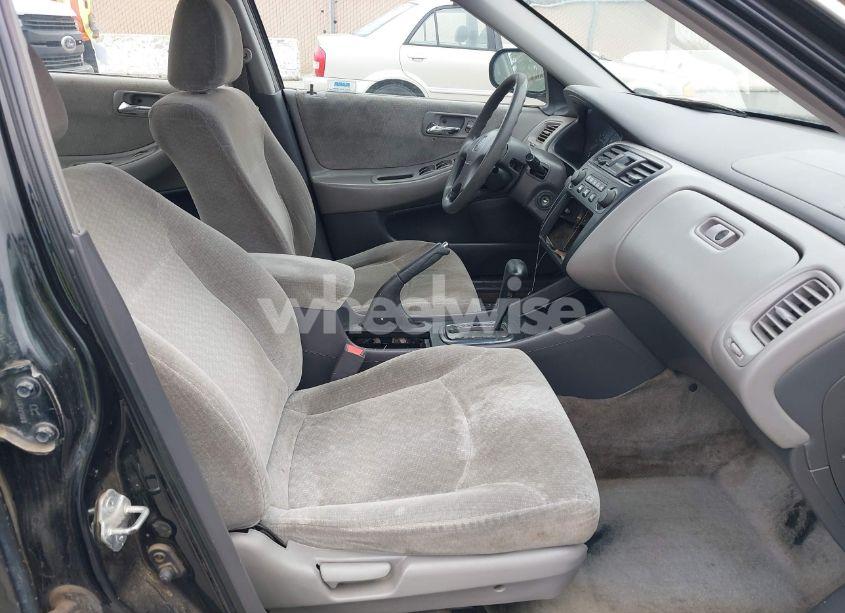 Photo 5 of 2002 Honda Accord 2.3 LX (VIN 3HGCG66532G707396)