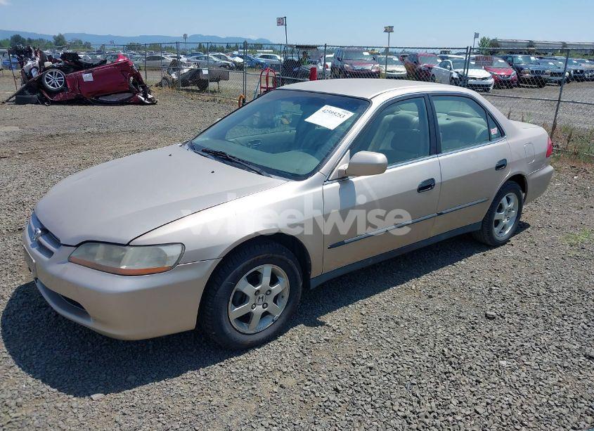 Photo 2 of 2000 Honda Accord 2.3 LX (VIN 3HGCG6653YG700263)