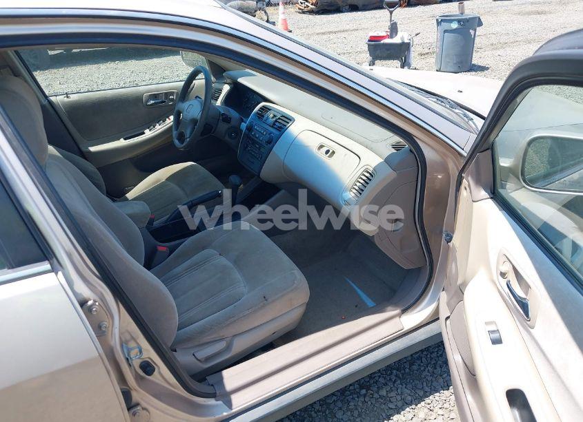 Photo 5 of 2000 Honda Accord 2.3 LX (VIN 3HGCG6653YG700263)