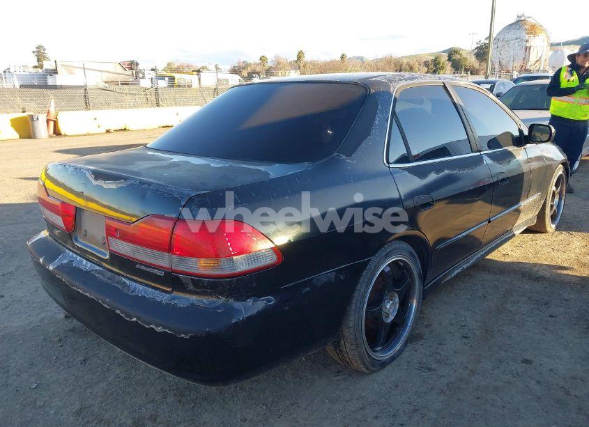 Photo 4 of 2002 Honda Accord 2.3 LX (VIN 3HGCG66542G701042)