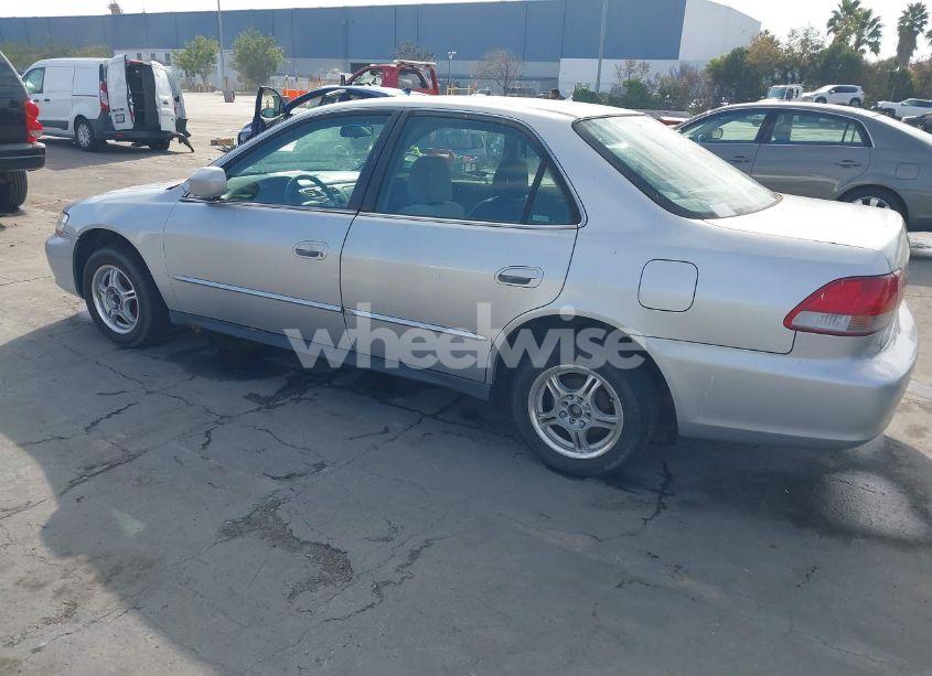 Photo 3 of 2002 Honda Accord 2.3 LX (VIN 3HGCG66542G706726)