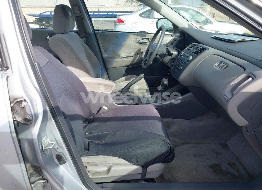 Photo 5 of 2002 Honda Accord 2.3 LX (VIN 3HGCG66542G706726)