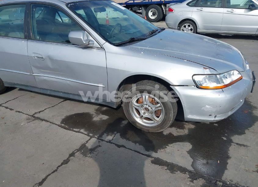 Photo 6 of 2002 Honda Accord 2.3 LX (VIN 3HGCG66542G706726)
